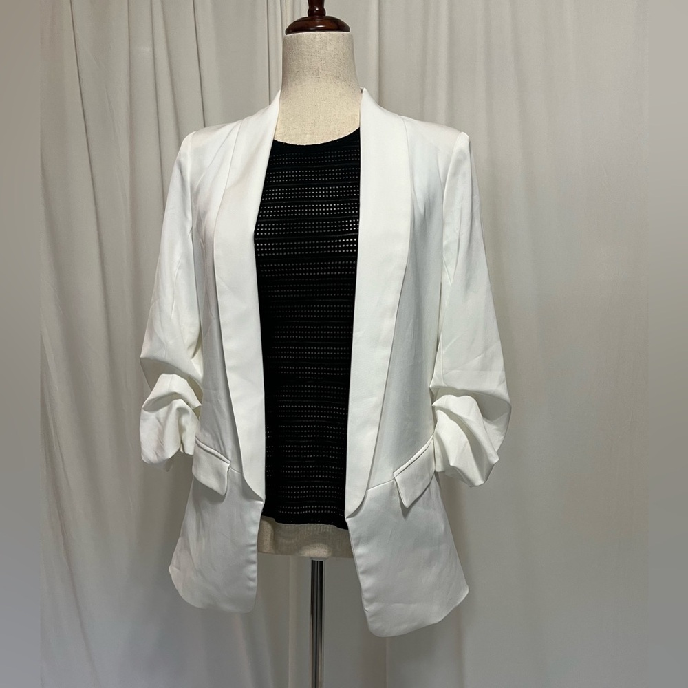 Aqua Classic White Open Front Women's Blazer With Ruched Sleeves Size‎ S